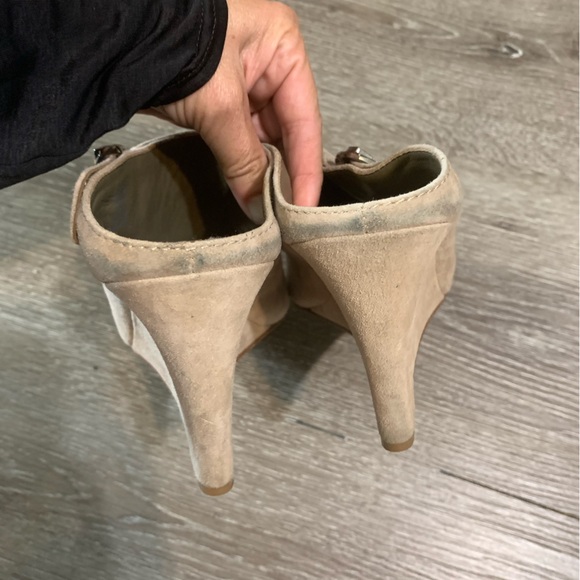 Tory Burch Open-Toe Suede Wedge Mule Neutral Taupe Tan Logo Buckle size 8M - Picture 6 of 6